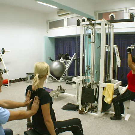 מלון Hotel Pula 3*