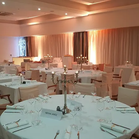 Hotel Pula ホテル プーラ