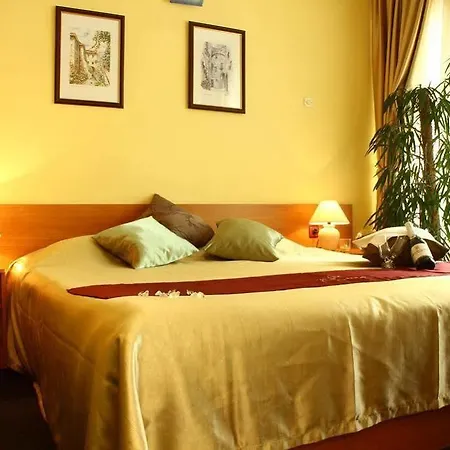 Hotel Pula 3* 풀라