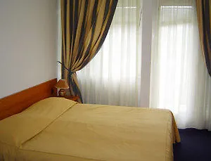 Hotel Pula Πούλα