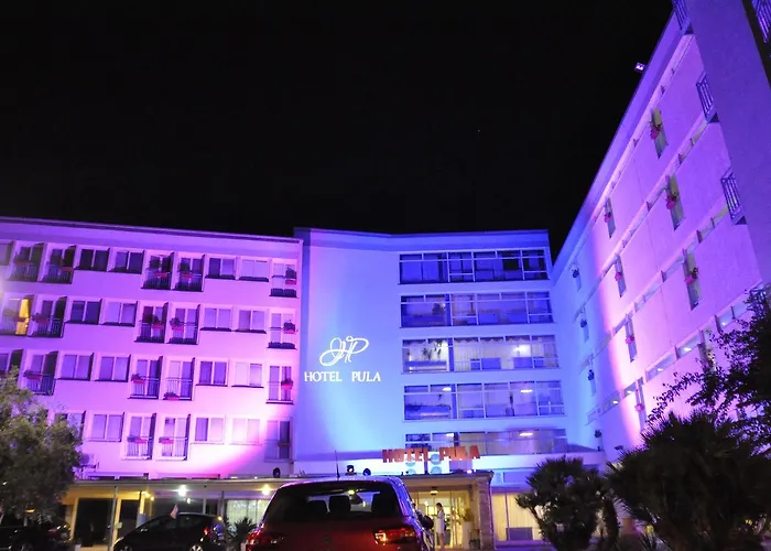 Hotel Pula מלון 3*