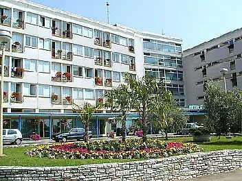 מלון Hotel Pula 3*